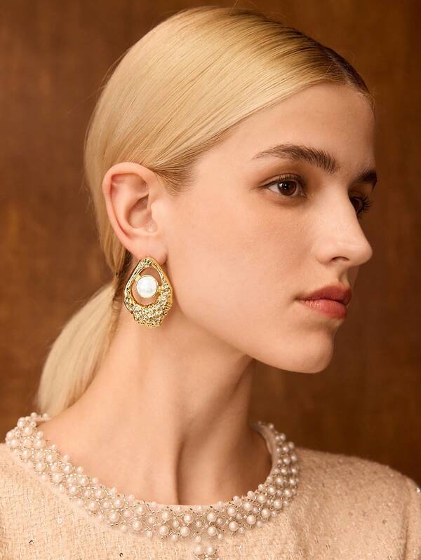 Brincos Femininos Pendentes Texturizados com Pérola - Golden Pearl Statement - Boutique do Encanto Brincos 