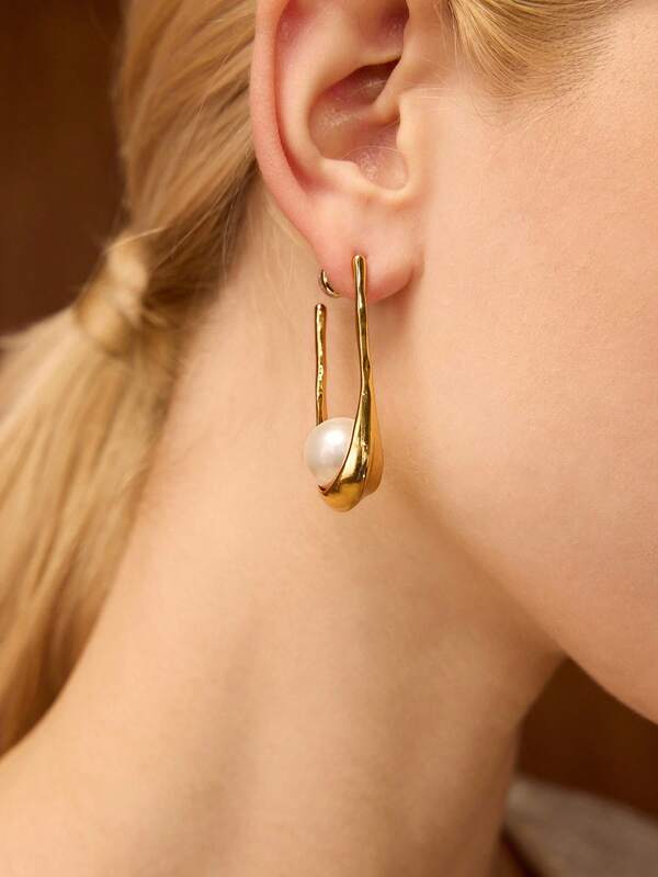 Brincos Minimalistas Femininos Formato U com Pérola - Banhados a Ouro 18 K - Gold Curve Collection - Boutique do Encanto Brincos 