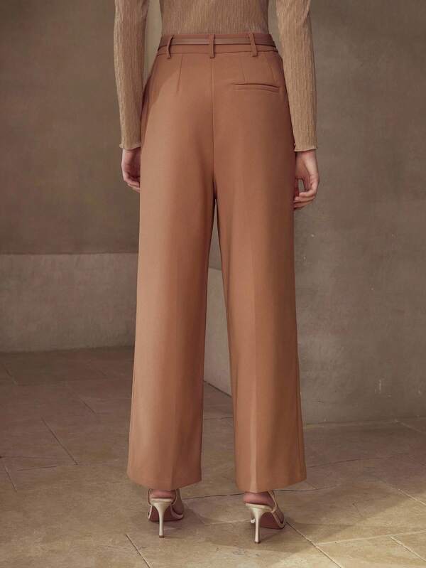 Calça Feminina Perna Reta - Cores Preto - Branco - Castanho - Cintura Natural, Zíper Frontal e Bolsos - Coleção Entre Estações - Boutique do Encanto 