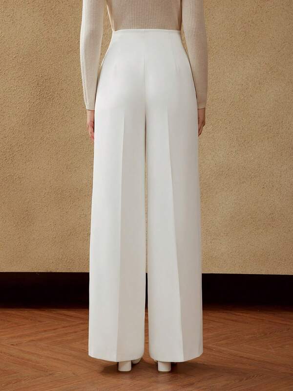 Calça Social Feminia Perna Larga com Pregas e Detalhe Metálico - Alfaiataria Premium - Cores Básicas Preto e Branco - Boutique do Encanto Calças