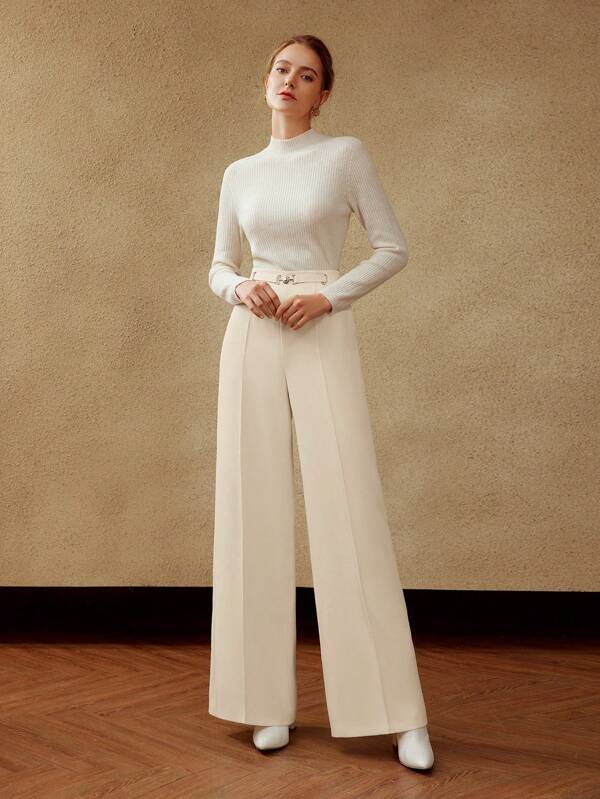 Calça Social Feminina Perna Larga com Pregas e Detalhe Metálico - Alfaiataria Premium - Cores Caqui e Offwhite - Boutique do Encanto Calças 