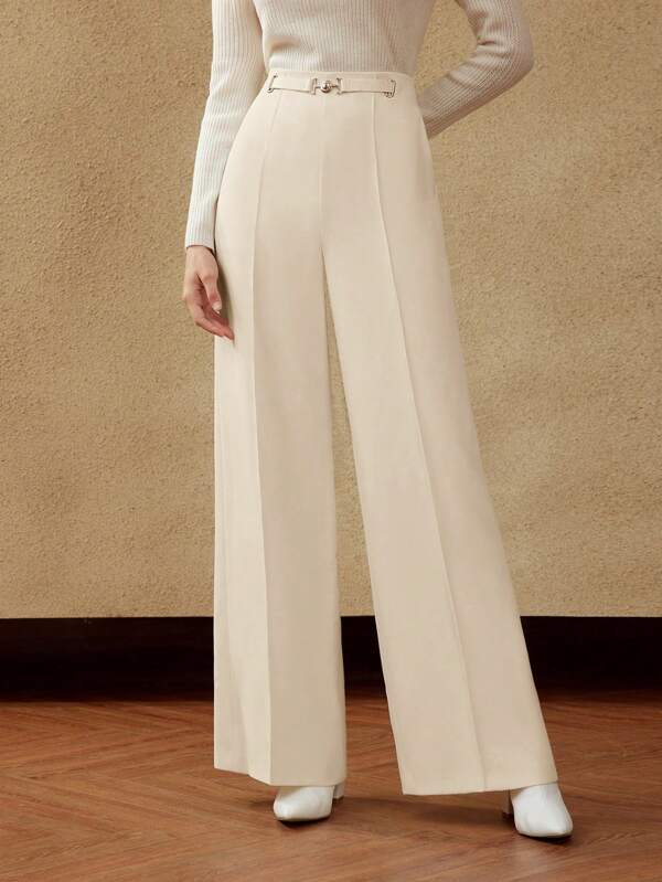 Calça Social Feminina Perna Larga com Pregas e Detalhe Metálico - Alfaiataria Premium - Cores Caqui e Offwhite - Boutique do Encanto Calças 