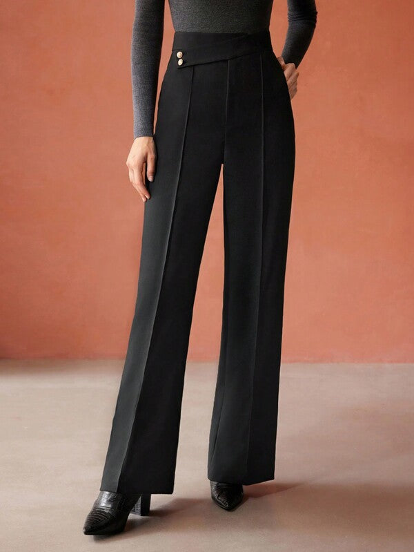 Calça de Alfaiataria Feminina Perna Reta com Vinco Cor Preto Detalhe Botão na Cintura - Cintura Natural - Outono Elegante - Boutique do Encanto Calças 