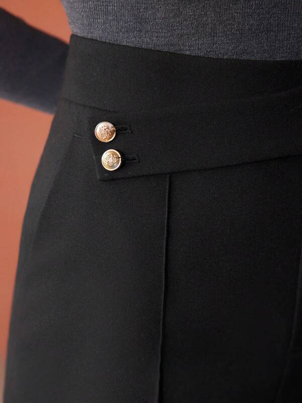 Calça de Alfaiataria Feminina Perna Reta com Vinco Cor Preto Detalhe Botão na Cintura - Cintura Natural - Outono Elegante - Boutique do Encanto Calças 