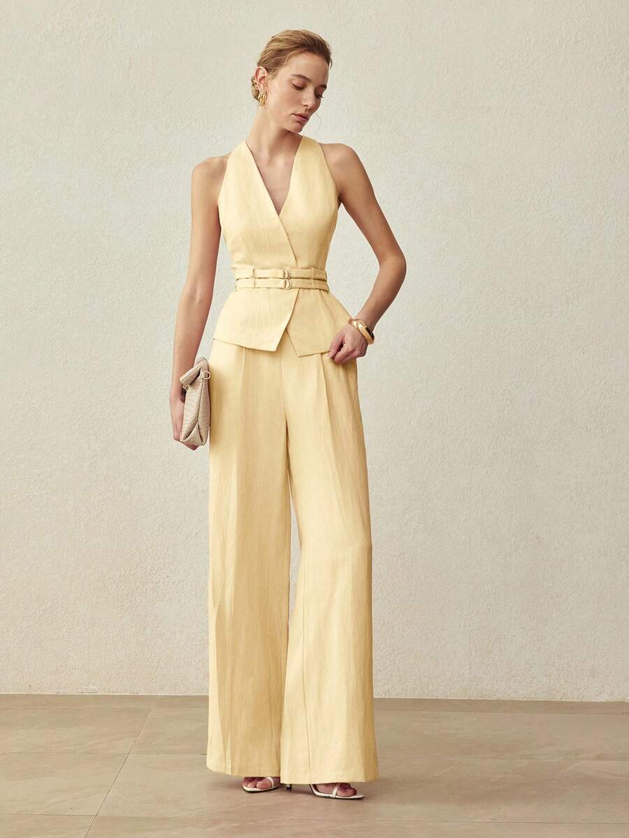 Calça e colete femininos cor amarelo baunilha, pantalona com caimento amplo e elegante e colete acinturado 