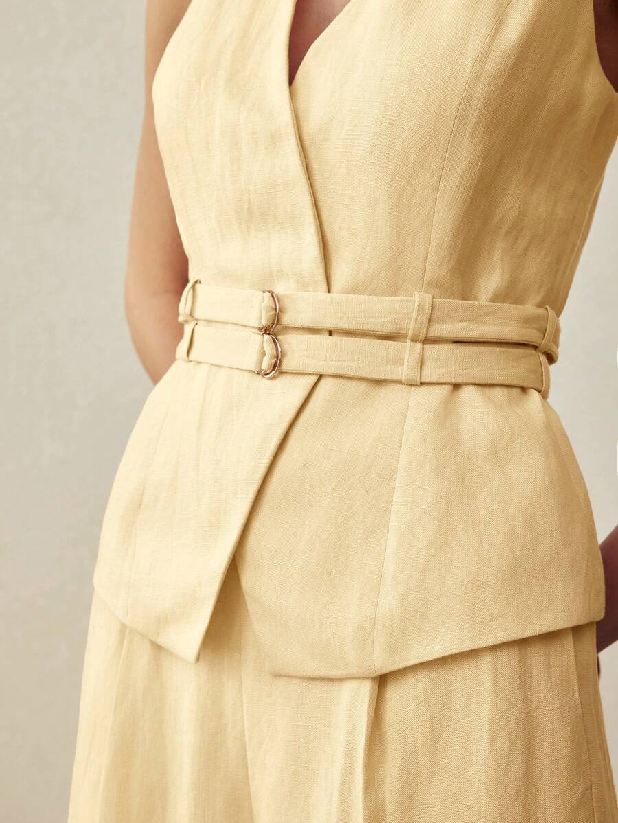 Calça e colete femininos cor amarelo baunilha, pantalona com caimento amplo e elegante e colete acinturado  