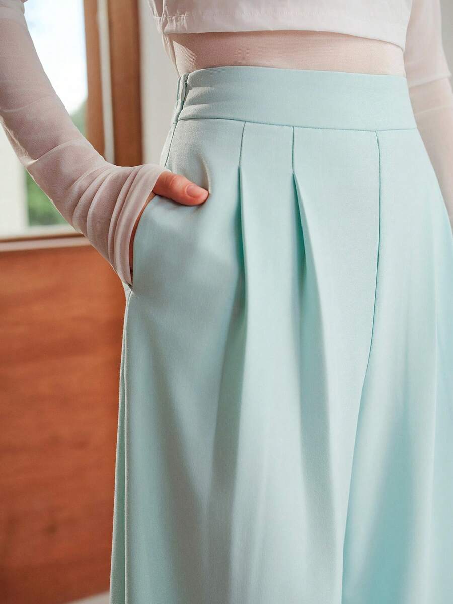 Calça feminina Azul Água Pastel com pregas frontais
