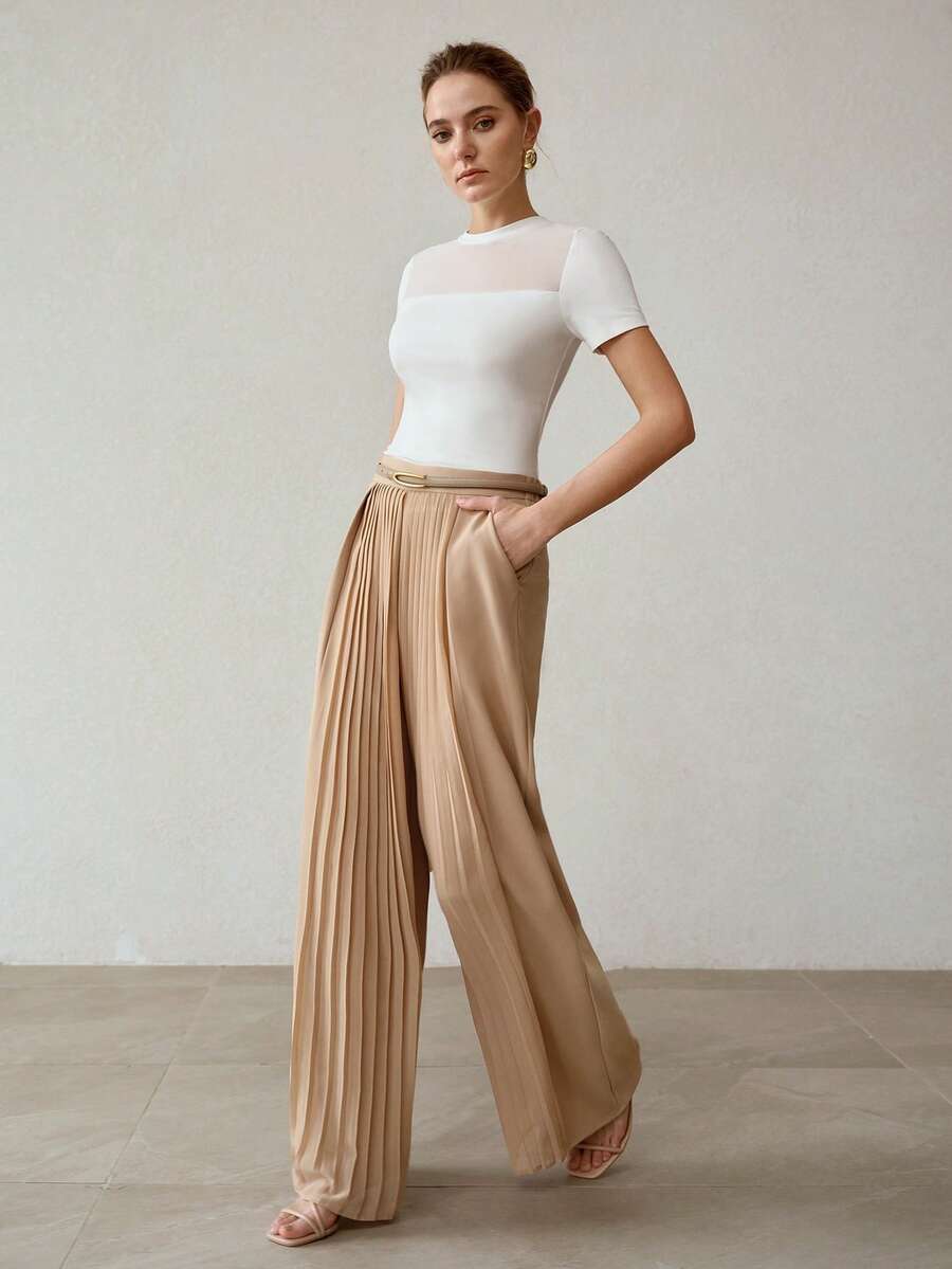 Calça pantalona feminina Areia Dourada com plissado frontal - Boutique do Encanto 