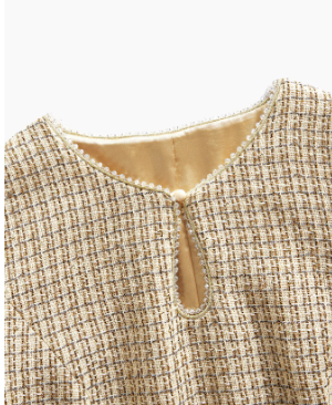 Vestido Feminino Curto Tweed co Gola Keyhole e Bainha Plissada - Premium