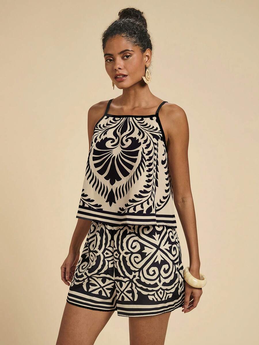 Conjunto feminino preto com estampa ornamental e shorts – Boutique do Encanto