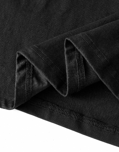 Detalhe da bainha e acabamento da blusa feminina 94% algodão