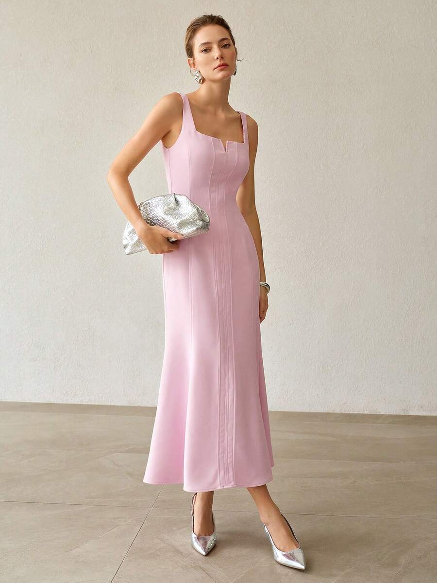 Detalhe da modelagem estruturada frontal do vestido feminino Rosa Lavanda