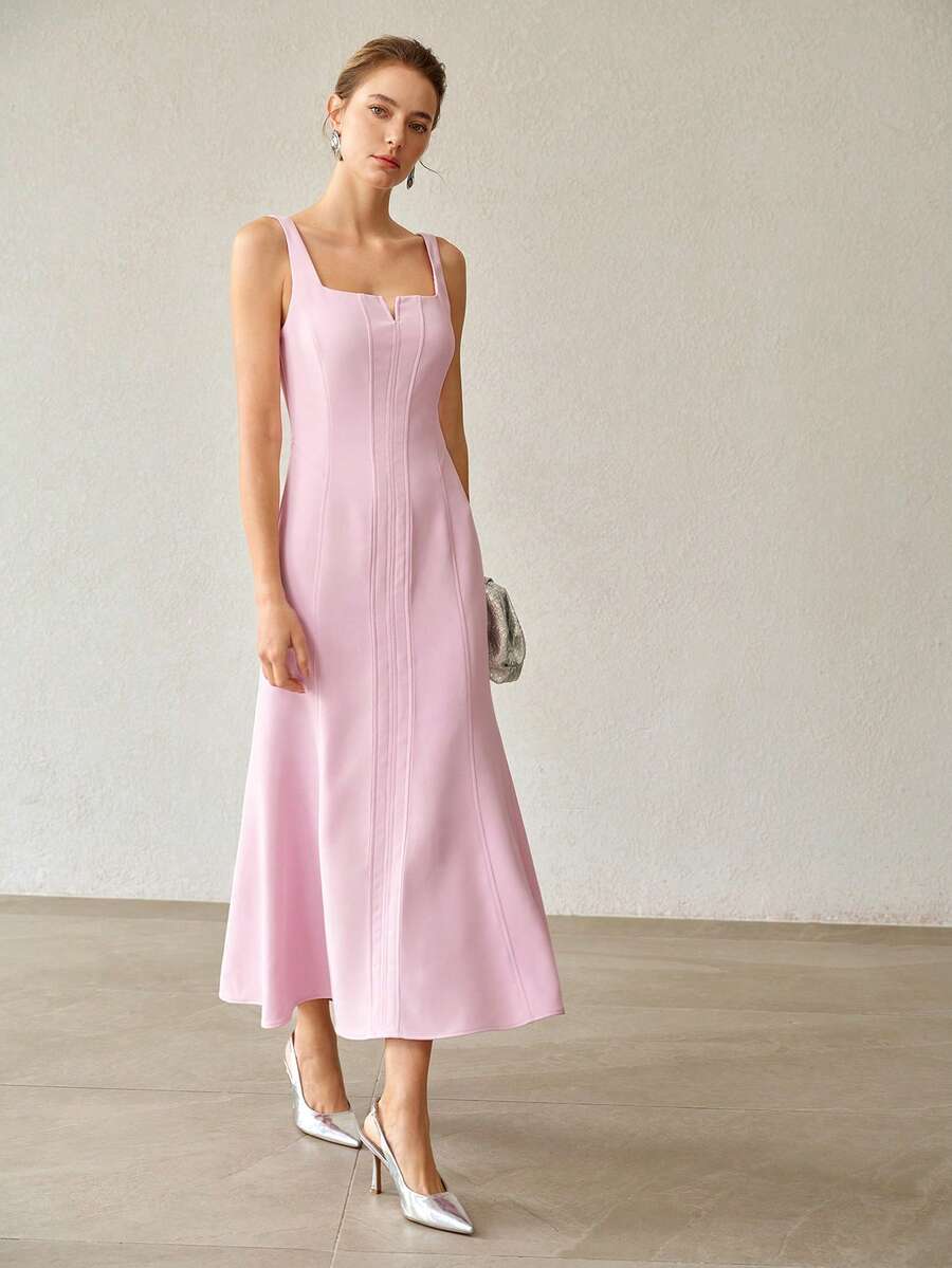 Detalhe da modelagem estruturada frontal do vestido feminino Rosa Lavanda