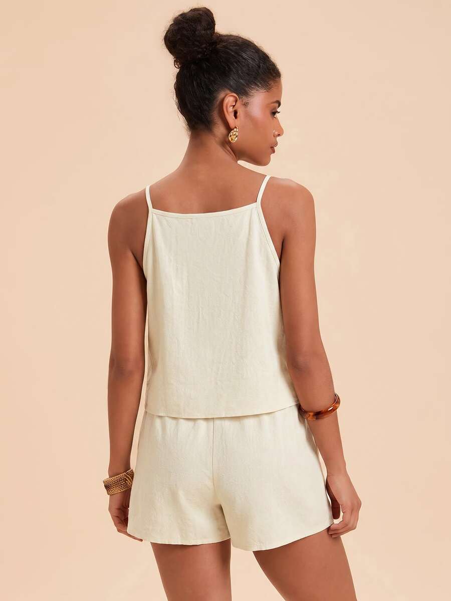 Detalhe do bordado floral vazado do conjunto feminino branco – Essenciais Urbanos