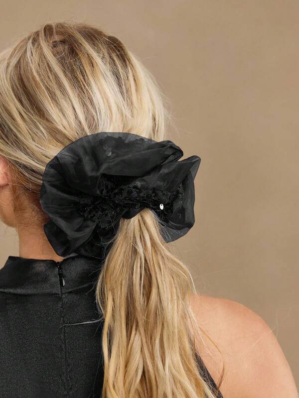 Laço Premium de Cabelo - Scrunchie de Tule Preto com Lantejoulas Bordadas - Coleção Glam - Boutique do Encanto 