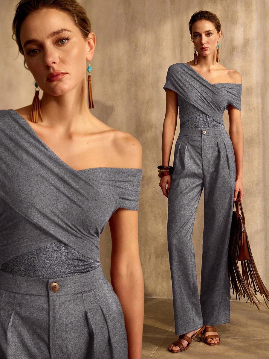 Look elegante feminino em tons neutros  com blusa transpassada cinza 