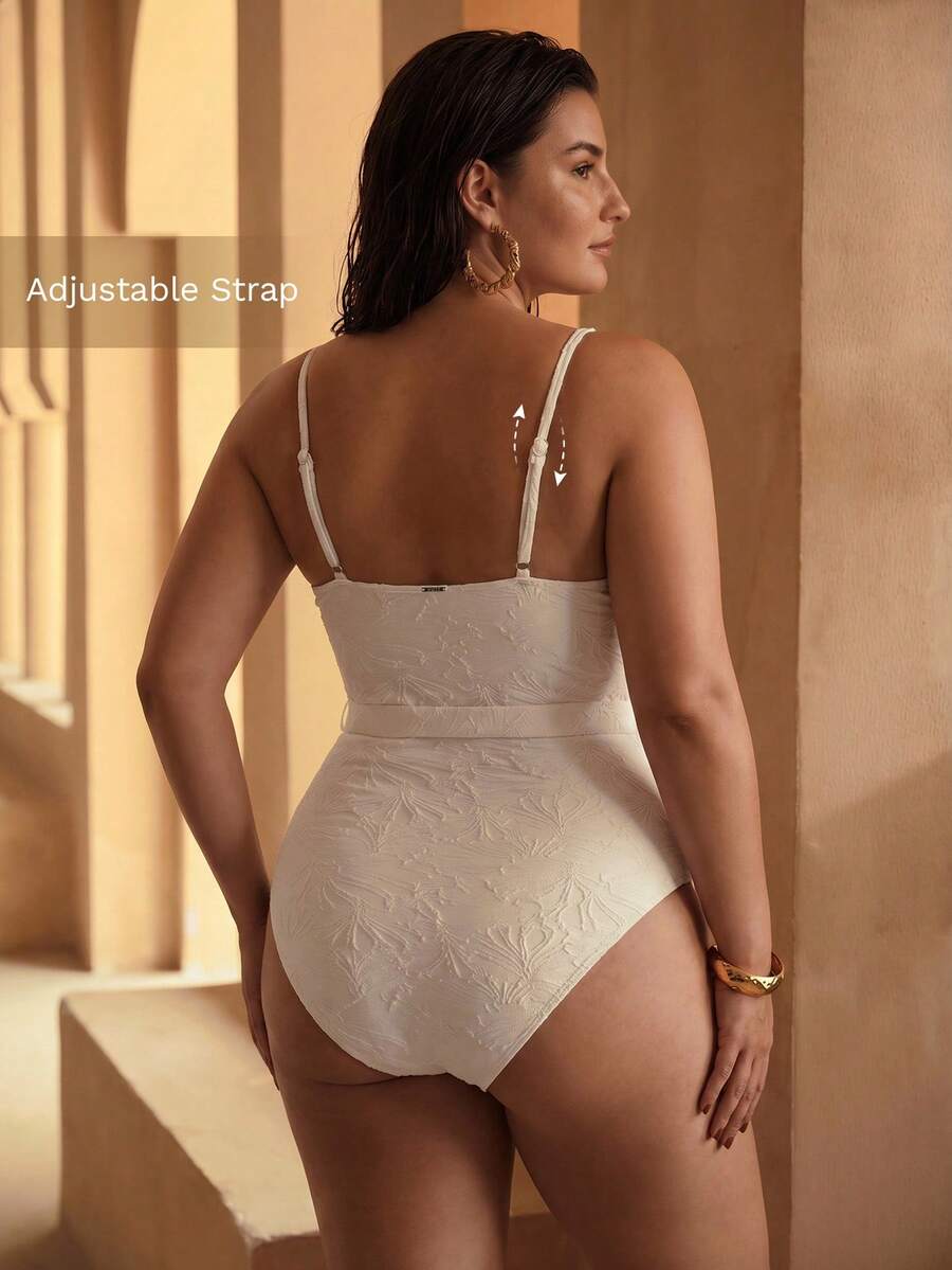 Maiô Branco visto de costas com alças finas ajustáveis Plus Size