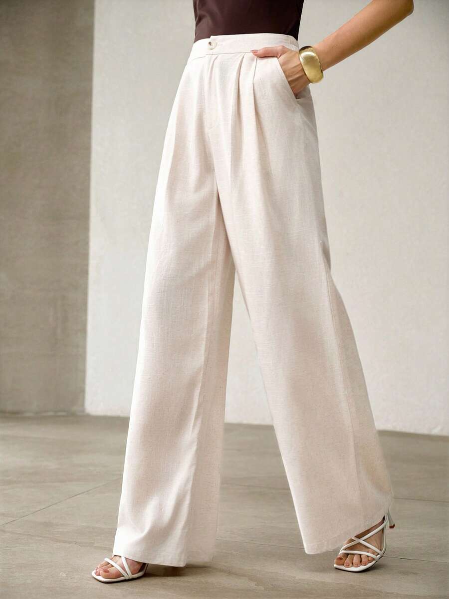 Pantalona feminina clara de caimento solto