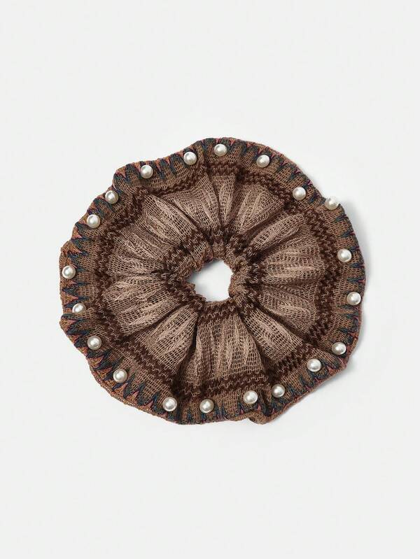 Scrunchie Premium em Crochê Bordada com Perolas - Boho - Coleção Glam - Boutique do Encanto 