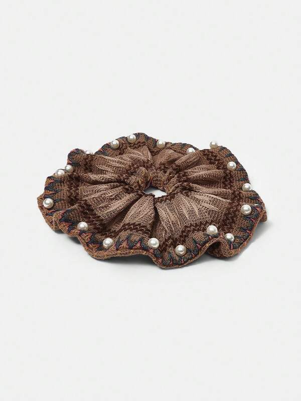 Scrunchie Premium em Crochê Bordada com Perolas - Boho - Coleção Glam - Boutique do Encanto 