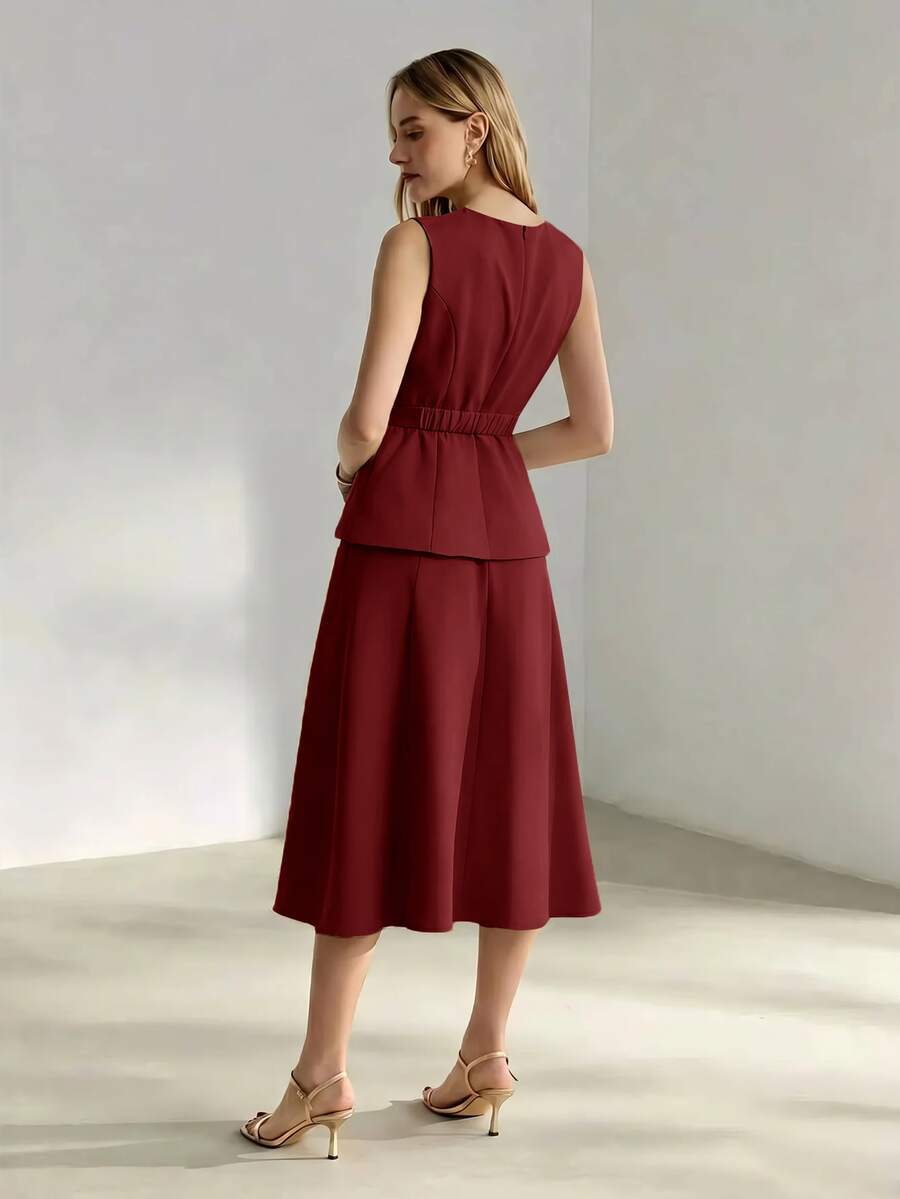 Vestido Vinho elegante sem mangas com efeito visual de conjunto e saia evasê