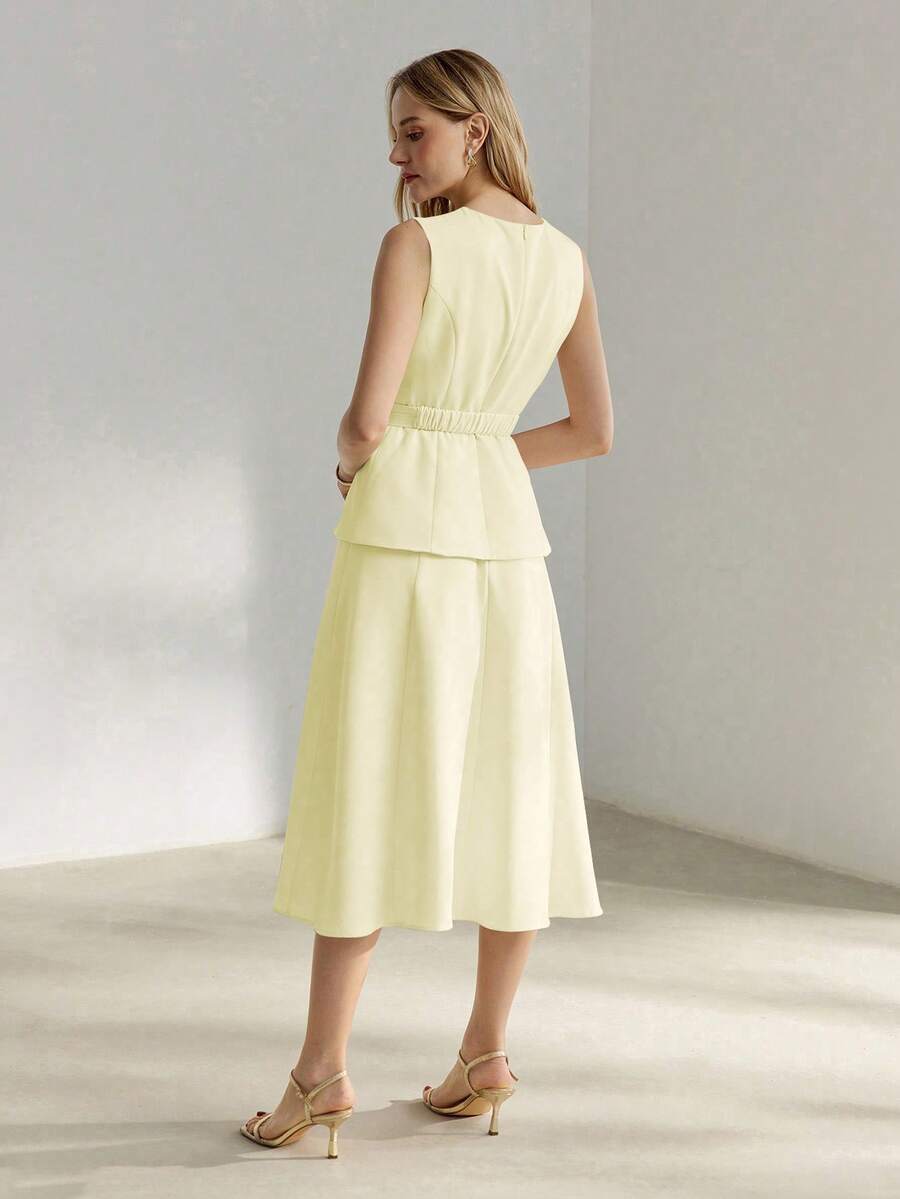 Vestido feminino Baunilha Pastel elegante com saia evasê e cintura marcada