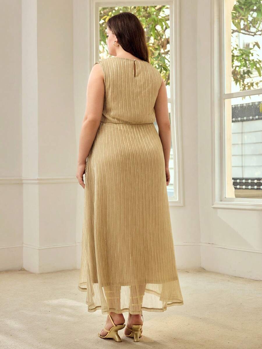 Vestido feminino Dourado Areia Plus Size para ocasiões especiais.