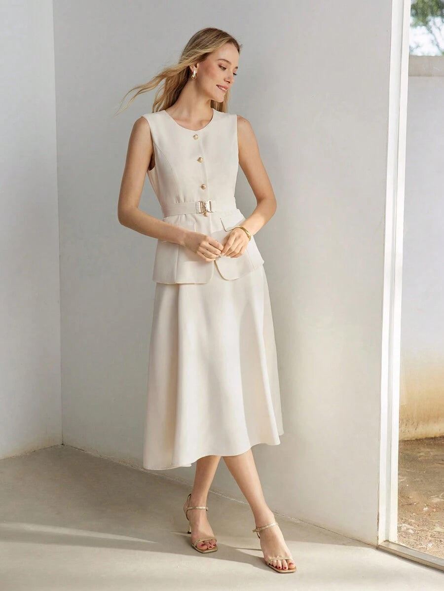 Vestido feminino Off White com efeito visual de conjunto e saia Em A