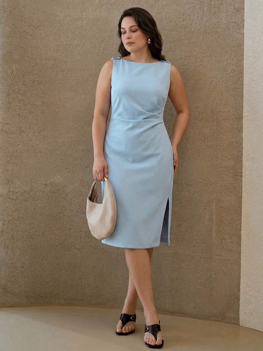 Vestido feminino Plus Size com cintura franzida e botões dourados nos ombros