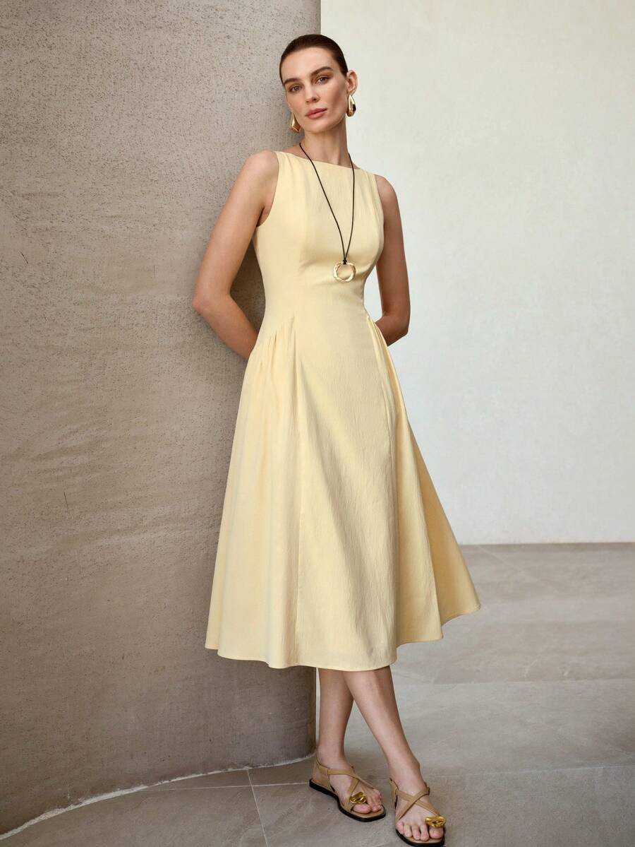 Vestido feminino amarelo claro midi com decote redondo