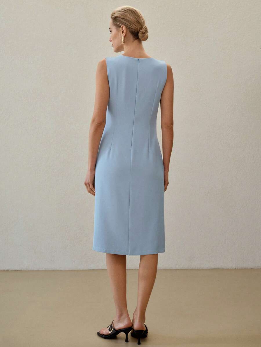 Vestido feminino elegante Azul Claro visto de costas com zíper posterior