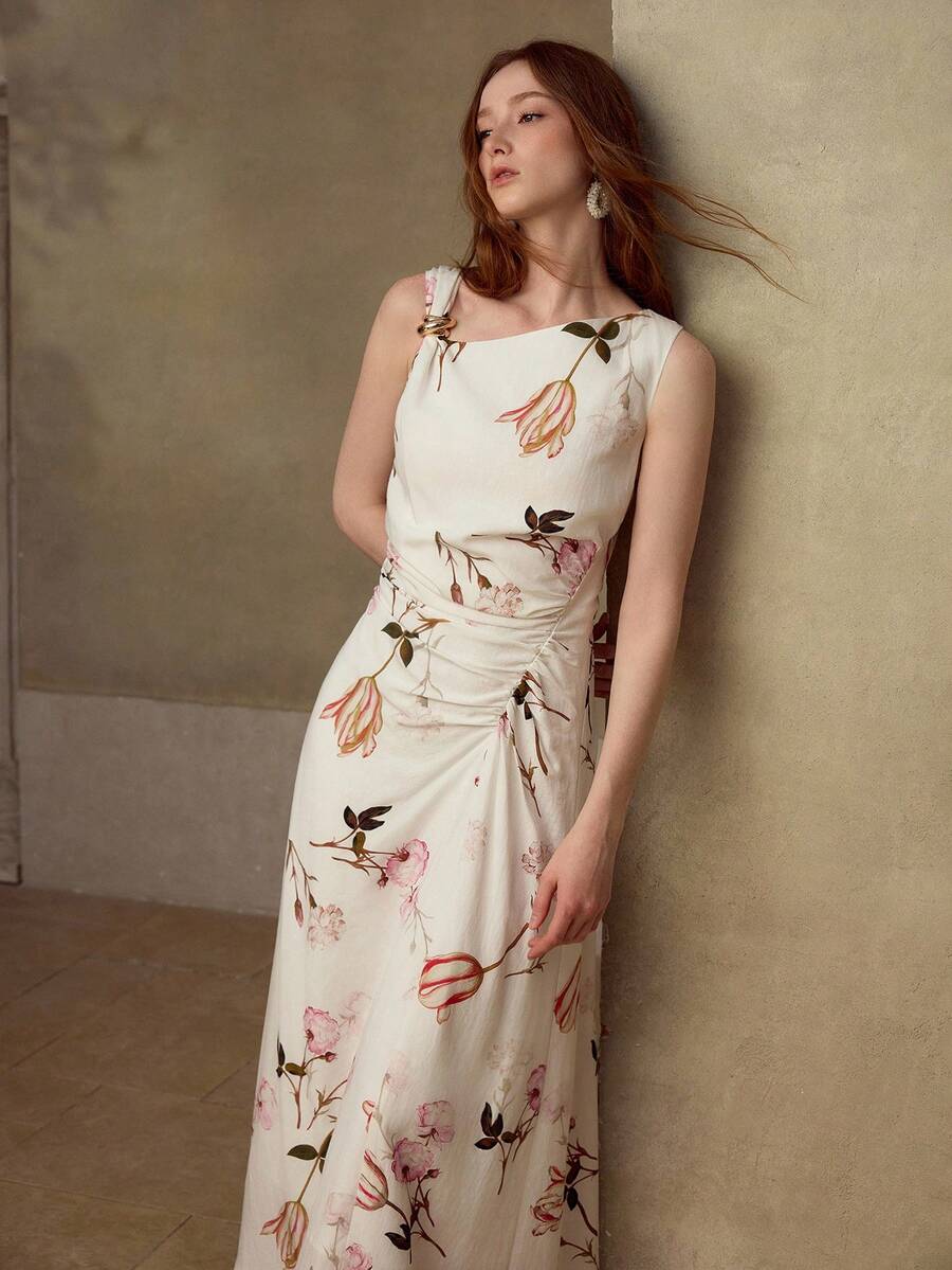 Vestido feminino floral com drapeado lateral e saia suavemente ampla.