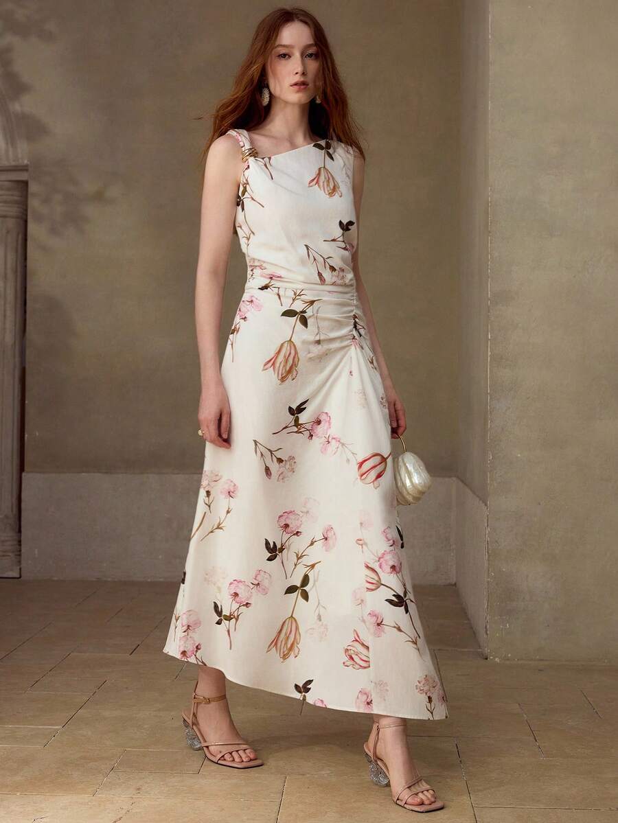 Vestido feminino floral com drapeado lateral e saia suavemente ampla.