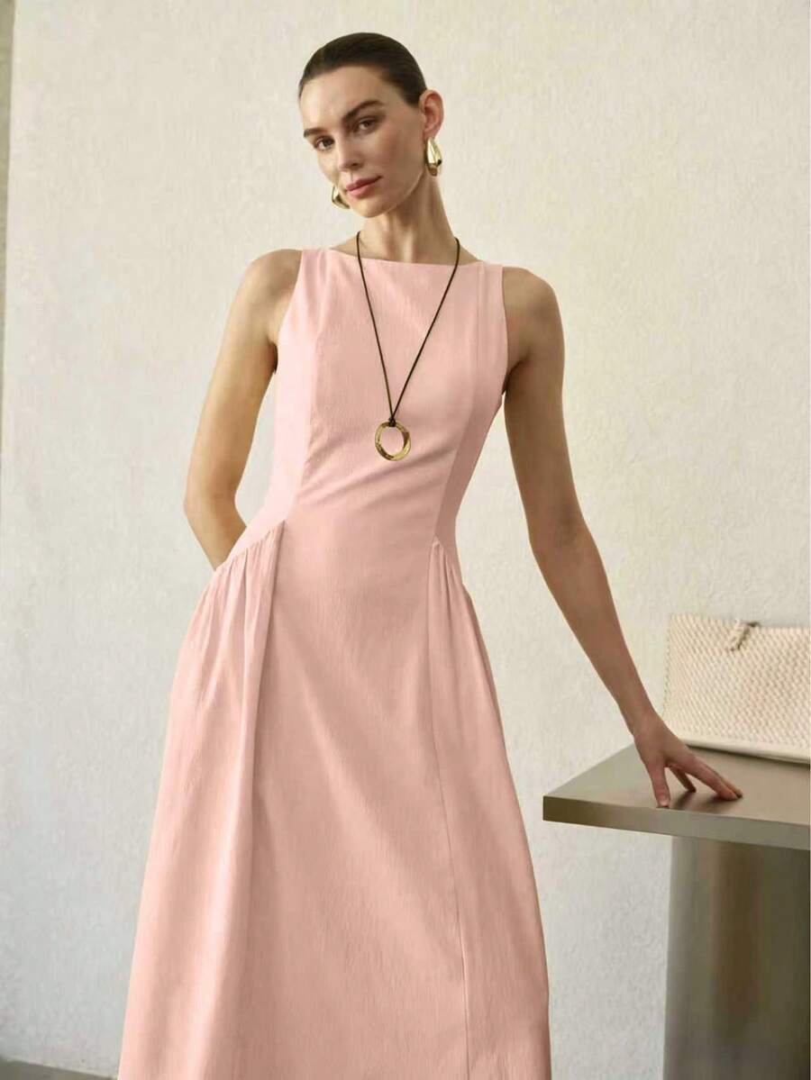 Vestido feminino midi evasê rosa suave com cintura alta