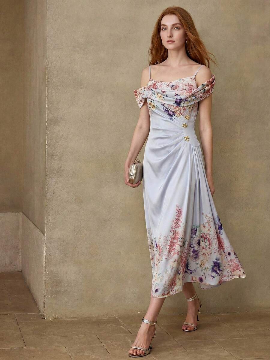 Vestido floral Off White com modelagem em A e detalhes drapeados para ocasiões especiais.