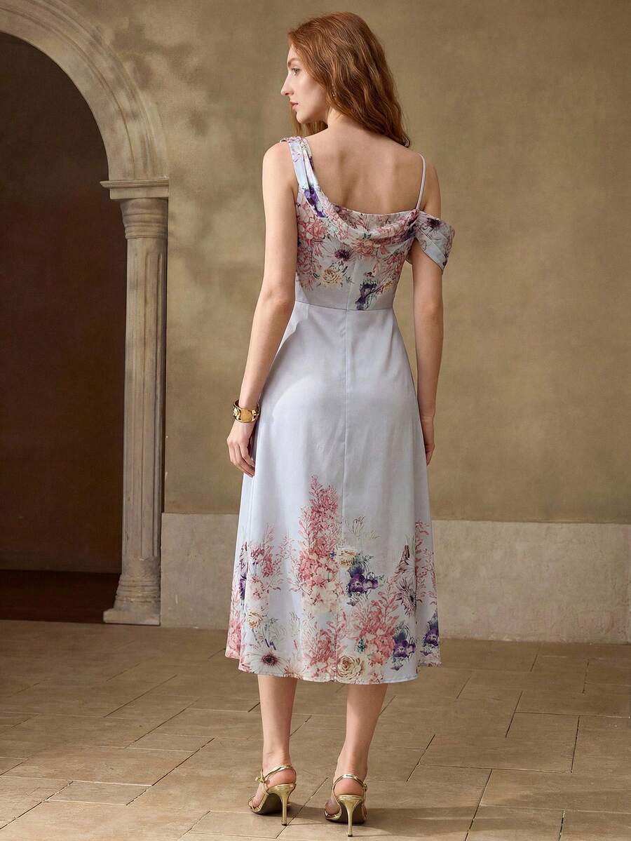 Vestido floral Off White com modelagem em A e detalhes drapeados para ocasiões especiais.