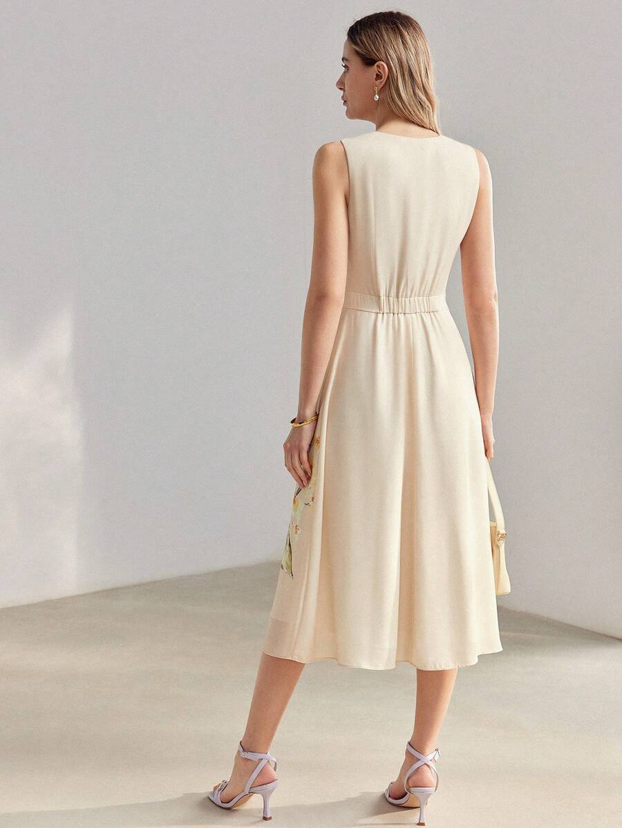 Vestido floral midi com cintura alta e saia evasê em tom baunilha