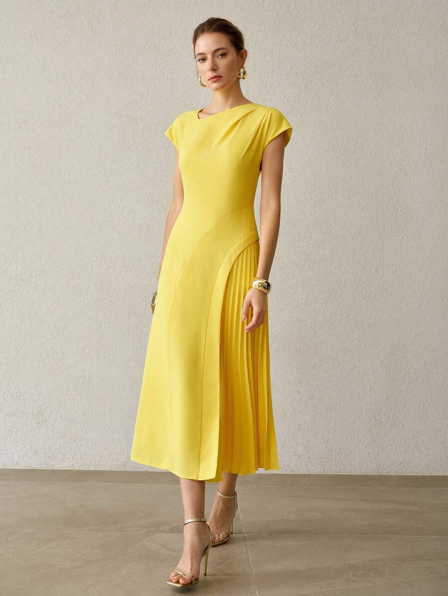 Vestido longo amarelo feminino com modelagem em reta