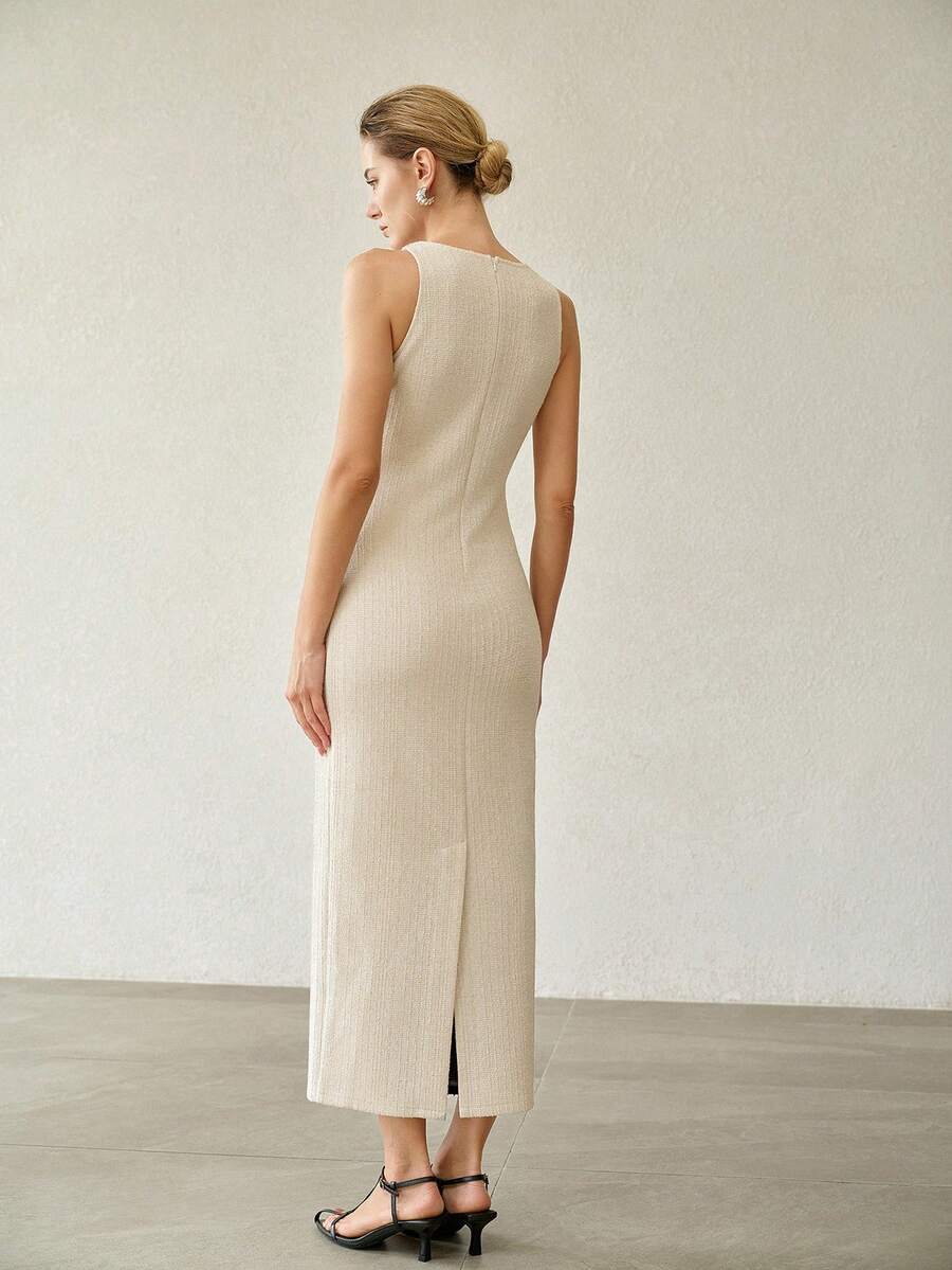 Vestido longo slim fit damasco com detalhe gráfico preto frontal