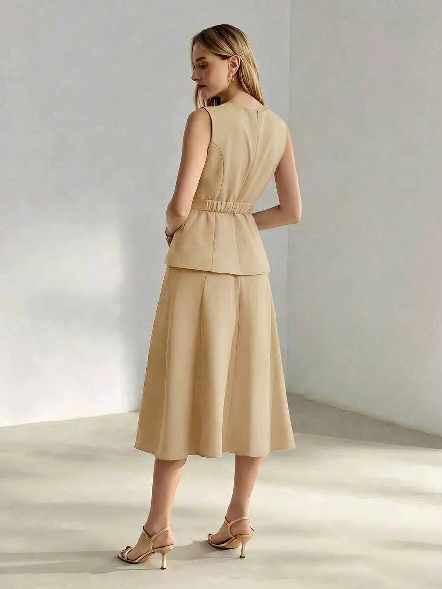 Vestido midi Caqui feminino com cintura marcada e botões frontais