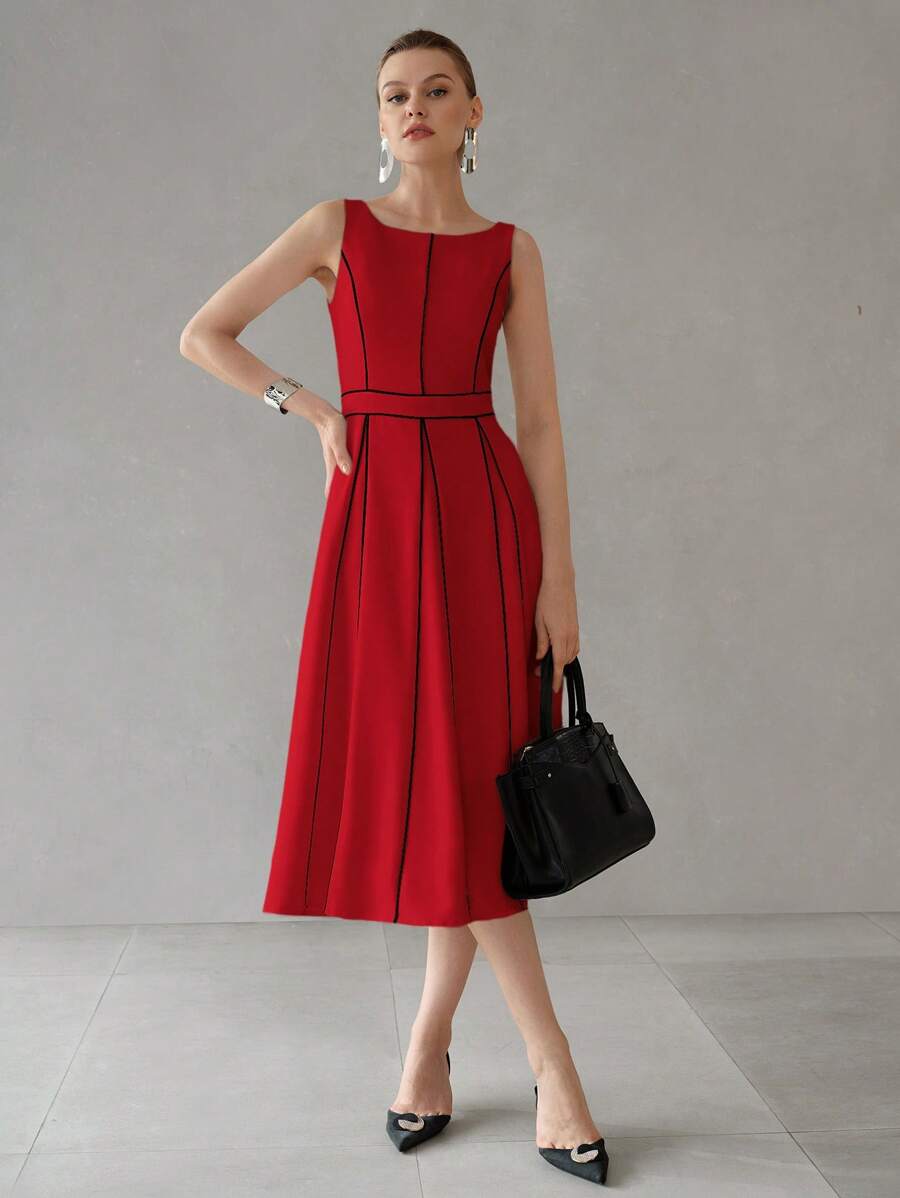 Vestido midi feminino com cintura alta e pregas estruturadas na saia 