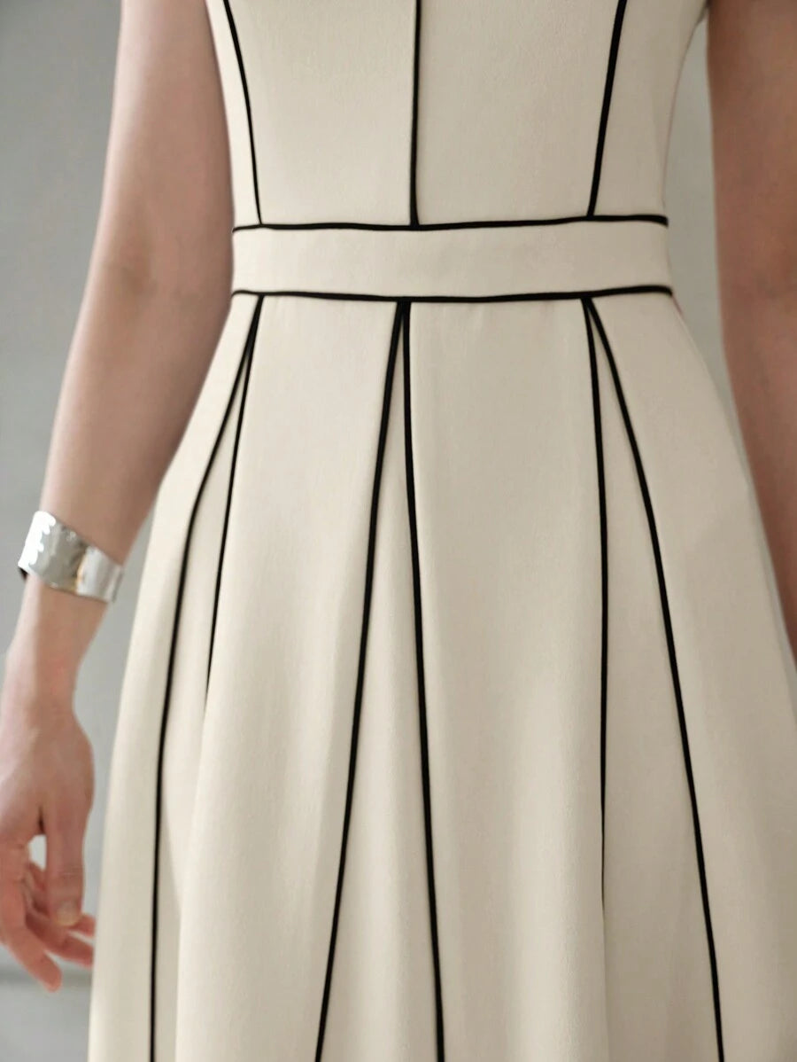 Vestido midi feminino off white com linhas pretas contrastantes