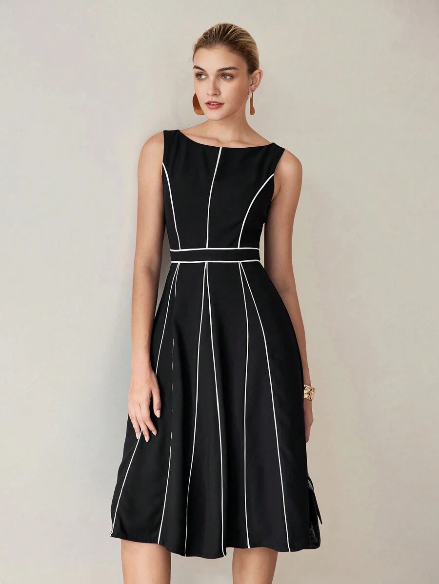 Vestido midi feminino preto com pregas e detalhes contrastantes – Boutique do Encanto