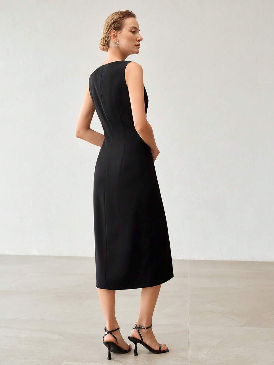 Vestido midi preto Slim Fit com gola redonda e fenda frontal elegante