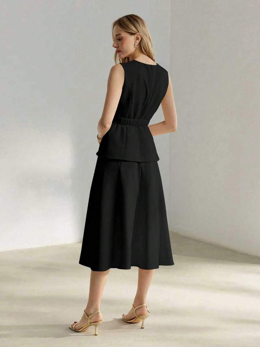 Vestido midi preto feminino com efeito visual de conjunto e cinto