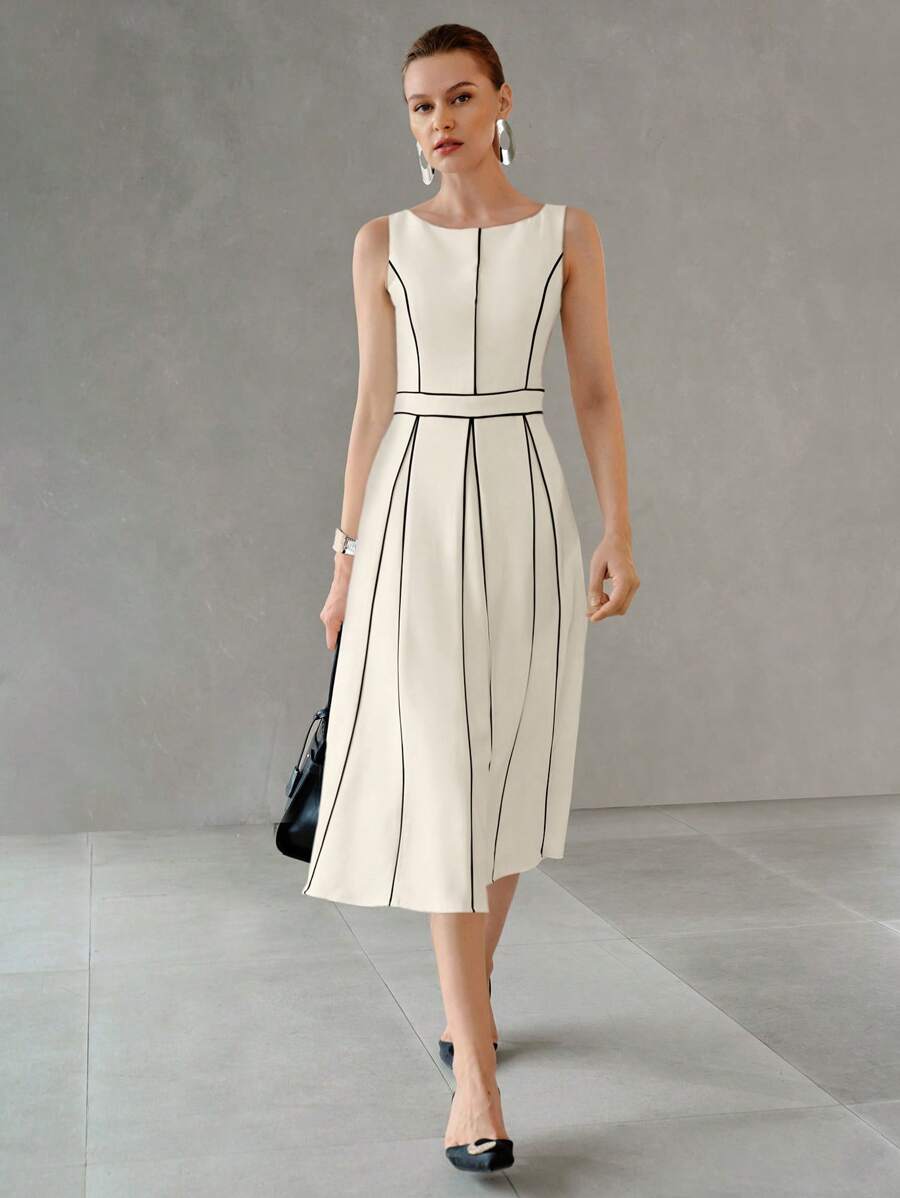 Vestido off white feminino com detalhes pretos e modelagem evasê