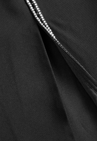 Vestido preto forrado com fenda frontal para eventos formais e noturnos