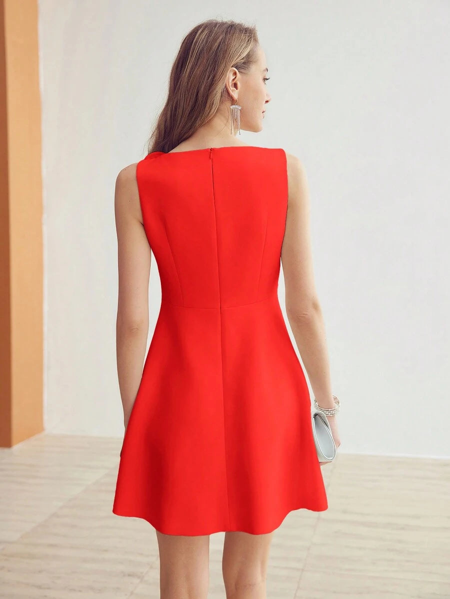Vestido vermelho curto elegante com aplicações florais tridimensionais
