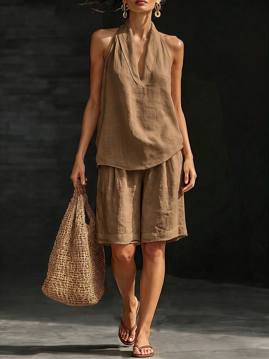Vista frontal do conjunto feminino com blusa leve e bermuda com bolsos