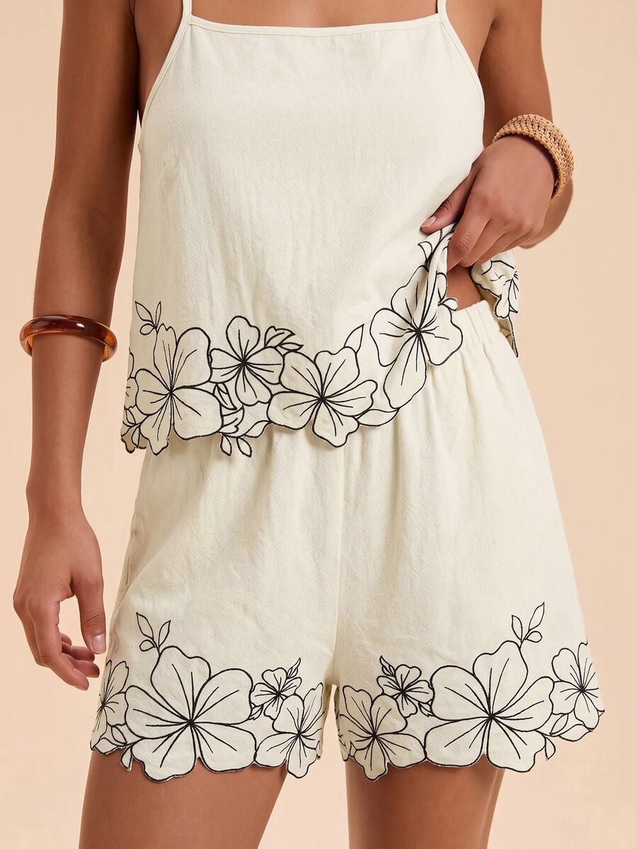 Vista traseira do conjunto feminino branco com regata e shorts
